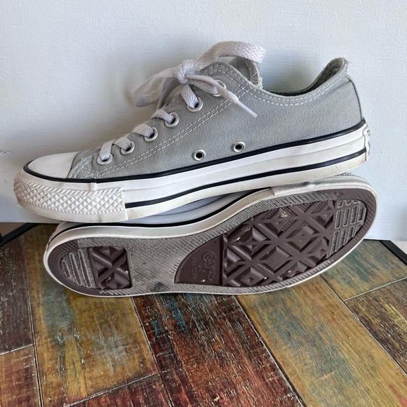 Converse women low top sneakers size 7, gray base with green tongue, and green - Picture 7 of 9